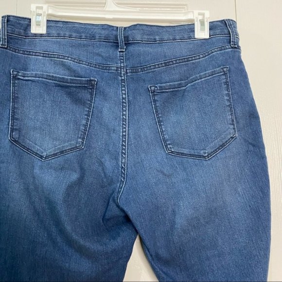 Old Navy Super Skinny Mid-Rise Jeans Medium Wash - Picture 3 of 7